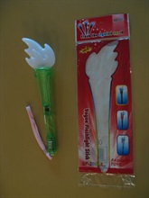A battery-operated flash light stick, purchased at a shop in Tsuen Wan, was found to have low risk. In a drop test, the metal wires of LED (Light Emitting Diode) of the flash light stick were exposed and became accessible, making the product fail in the safety requirements of not containing "sharp points".<br />The same sample also did not comply with the requirements relating to "small parts" as its button cell batteries fell off from the product in the drop test, posing choking hazard to children.<br />Besides, the retailer failed to provide its name and address on the toy when the product was supplied to local customers.<br />Photo shows the product and its package (front).