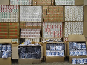 Hong Kong Customs yesterday (July 15) cracked a cross-boundary smuggling case and seized $1.2 million worth of smuggled goods.<br />The haul included 774,400 sticks (65 cartons) of illicit cigarettes with a duty potential of $620,000, and 4,000 (11 cartons) suspected counterfeit computer memory cards printed with the wording of “Made in Japan”.