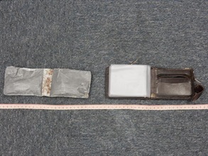 The suspected cocaine concealed in false compartment of the wallet.