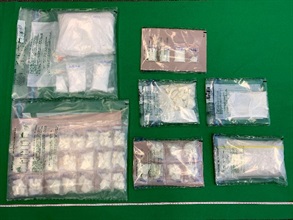 Hong Kong Customs yesterday (December 1) in Sham Shui Po seized about 1 kilogram of suspected crack cocaine, about 500 grams of suspected cocaine and about 900g of suspected phenacetin (a Part 1 poison), with an estimated market value of about $3.8 million. Photo shows the suspected dangerous drugs and suspected phenacetin seized.