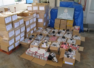 Customs yesterday (December 4) seized $52 million worth of unmanifested electrical products from a departing lorry at Sha Tau Kok Control Point.
