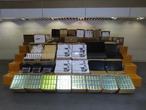 Hong Kong Customs seized a batch of suspected smuggled goods including electronic products, electronic cigarettes and suspected nicotine-containing cigarette oil, with an estimated market value of about $7.8 million at Lok Ma Chau Control Point on December 5. Photo shows the suspected smuggled goods seized.