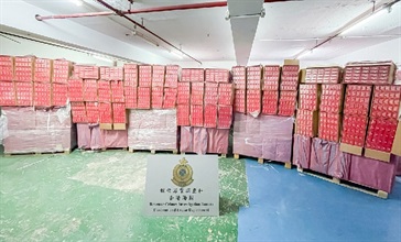 Hong Kong Customs yesterday (November 22) raided a suspected illicit cigarette storehouse in Tuen Mun and seized about 27 million suspected illicit cigarettes with an estimated market value of about $76 million and a duty potential of about $52 million. Photo shows some of the suspected illicit cigarettes seized by Customs officers at an industrial unit.