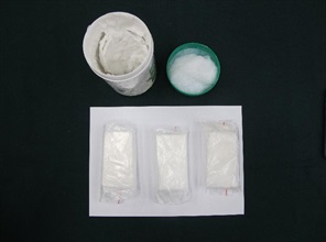 Hong Kong Customs yesterday (December 20) detected a cross-boundary drug trafficking case through the cargo channel and seized about 4.4 kilograms of suspected heroin with an estimated market value of about $6.6 million at Hong Kong International Airport. Photo shows some of the suspected heroin seized and one of the hair care product bottles used to conceal the dangerous drugs.