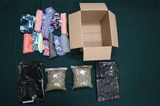Hong Kong Customs yesterday (December 29) detected two cross-boundary drug trafficking cases consecutively through the air parcel channel at Hong Kong International Airport and seized a total of about 3.1 kilograms of suspected cannabis buds with an estimated market value of about $700,000. Four adolescents involved in the cases were arrested. Photo shows the suspected cannabis buds seized in the first case.