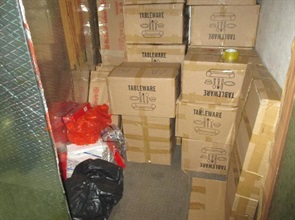 Hong Kong Customs yesterday (July 5) smashed a suspected illicit cigarette storehouse in Kowloon City. Photo shows the storehouse with the suspected illicit cigarettes seized.
