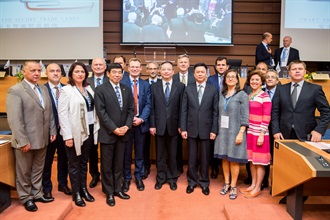 Hong Kong Customs attends the 127th/128th Council Sessions of the World Customs Organization (WCO) held in Brussels, Belgium between July 14 and 16. The Assistant Commissioner of Customs and Excise, Mr Jimmy Tam (fourth right, front row), the Vice Minister of the General Administration of Customs of the People’s Republic of China, Mr Hu Wei (fifth right, front row), the Director-General for Taxation and Customs Union of the European Commission, Mr Stephen Quest (sixth right, front row), and the Secretary-General of the WCO, Mr Kunio Mikuriya (seventh right, front row) pictured with the representatives of the participating Customs Administrations of 15 EU Member States (including Belgium, Czech Republic, France, Germany, Greece, Hungary, Italy, Lithuania, Netherlands, Poland, Portugal, Romania, Slovak Republic, Spain and the United Kingdom) after the Smart and Secure Trade Lanes Joint Adm