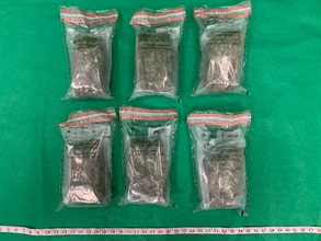 香港海關一月二十八日在香港國際機場檢獲約二點一公斤懷疑大麻花，估計市值約四十四萬元。