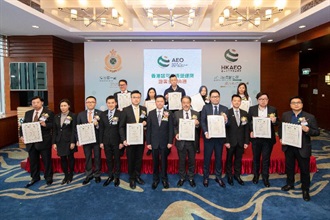 The Assistant Commissioner of Customs and Excise (Excise and Strategic Support), Mr Jimmy Tam (front row, centre), is pictured with representatives of the six new Hong Kong Authorized Economic Operators (AEOs), one AEO upgraded to Tier 2 status and eight AEOs with renewed certification at the Hong Kong AEO certificate presentation ceremony today (February 22).