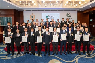 The Assistant Commissioner of Customs and Excise (Excise and Strategic Support), Mr Jimmy Tam (front row, centre), is pictured with representatives of the Hong Kong Authorized Economic Operators (AEOs), consuls, foreign customs attachés and representatives of trade associations at the Hong Kong AEO certificate presentation ceremony today (February 22).