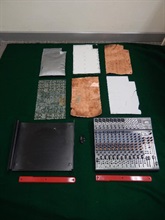 Hong Kong Customs yesterday (August 10) seized about 700 grams of suspected cocaine in Western District. Picture shows the seized suspected cocaine and mixing console.
