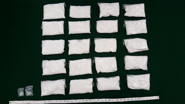 Hong Kong Customs today (August 25) seized about 5 kilograms of suspected ketamine and 1.5 grams of suspected cocaine in To Kwa Wan, valued at about $657,000.