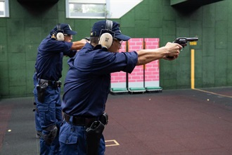 The Customs and Excise Department will start an Inspector recruitment exercise tomorrow (April 26). The application period for the post closes on May 7. Candidates who pass the selection process will receive training at Hong Kong Customs College. Photo shows trainees undergoing firearms training.