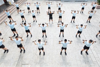 The Customs and Excise Department will start an Inspector recruitment exercise tomorrow (April 26). The application period for the post closes on May 7. Candidates who pass the selection process will receive training at Hong Kong Customs College. Photo shows trainees undergoing physical training.