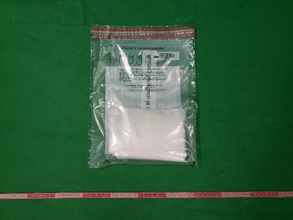 Hong Kong Customs yesterday (May 5) seized about 1 kilogram of suspected cocaine with an estimated market value of about $970,000 at Hong Kong International Airport.