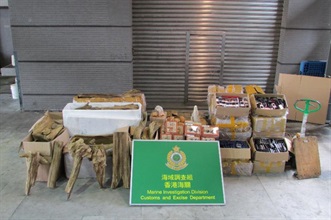 Customs smashed a sea smuggling case on Lantau Island yesterday (July 8). Photo shows the goods seized in the operation.