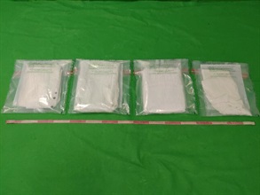 香港海關五月十五日及昨日（五月十七日）在香港國際機場分別檢獲約九百七十克懷疑氯胺酮、八十八克懷疑搖頭丸及一點八五公斤懷疑可卡因，估計市值約二百三十萬元。圖示檢獲的懷疑可卡因。