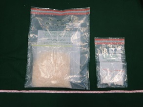 Hong Kong Customs yesterday (October 12) seized about 1 kilogram of suspected methamphetamine and 60 grams of suspected heroin at Lok Ma Chau Spur Line Control Point. The market value of the drugs was estimated to be about $410,000.