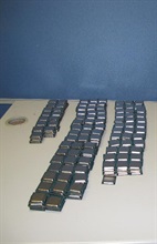 Hong Kong Customs yesterday (October 27) smashed a suspected smuggling case at Sha Tau Kok Control Point and seized 491 computer central processing units (CPUs), with a total value of about $900,000, from an outgoing private car.