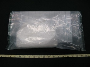 香港海關昨日（十一月一日）在長沙灣檢獲約一公斤懷疑可卡因，估計巿值約一百一十四萬元。