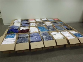 Hong Kong Customs conducted a strike-and-search operation in Central today (January 22). More than 4 000 pieces of suspected counterfeit products with an estimated market value of about $530,000 were seized.