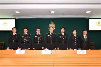 The Commissioner of Customs and Excise, Mr Roy Tang (centre); the Deputy Commissioner of Customs and Excise, Mr Hermes Tang (third left); the Assistant Commissioner (Excise and Strategic Support), Mr Jimmy Tam (second left); the Assistant Commissioner (Boundary and Ports), Mr Ellis Lai (first left); the Assistant Commissioner (Administration and Human Resource Development), Mr Lin Shun-yin (third right); the Assistant Commissioner (Intelligence and Investigation), Ms Louise Ho (second right); and the Head of Trade Controls, Mr Lam Po-chuen (first right), attend the Customs and Excise Department 2016 year-end review press conference today (January 25).