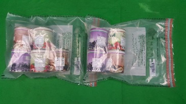香港海關今日（四月八日）在香港國際機場檢獲約九公斤懷疑液態可卡因，市值約九百二十萬元。