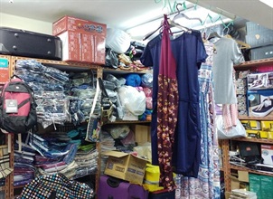 During the operation, Customs officers raided upstairs storages cum showrooms of suspected counterfeit goods.