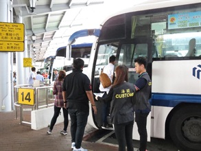 The Customs and Excise Department launched an operation code-named "Eagle Eye" today (April 27) to enhance consumer protection for tourists during the Labour Day Golden Week period. Photo shows customs officers at a cross-boundary coach station giving shoppers some smart tips.