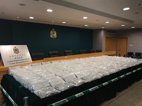 Hong Kong Customs yesterday (May 8) smashed a drug distribution syndicate in Tsuen Wan. During the operation, Customs officers seized about 131 kilograms of suspected cannabis buds with an estimated market value of about $21.5 million.