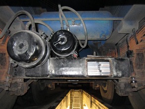 Hong Kong Customs yesterday (June 2) seized a total of 2 068 suspected smuggled used smartphones with an estimated market value of about $4.5 million at Lok Ma Chau Control Point and Man Kam To Control Point.