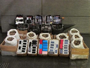 Boxes of goods seized by Customs in an operation against sea smuggling in the waters off Sha Chau yesterday (October 30).