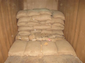 Unmanifested ivory tusks were found near the innermost part of the container.