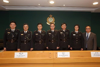 The Commissioner of Customs and Excise, Mr Clement Cheung (centre), Deputy Commissioner, Mr Luke Au Yeung, (third left) and other directorate officers at the 2013 year-end review press conference today (January 29).