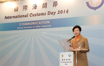 Mrs Lam speaks at the 2014 International Customs Day reception.