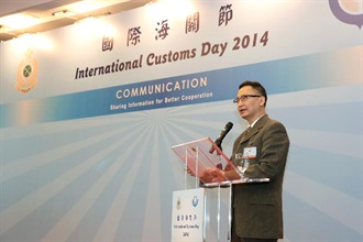 Mr Cheung speaks at the 2014 International Customs Day reception.