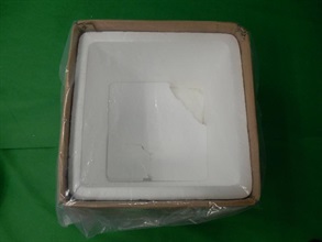 Hong Kong Customs yesterday (November 3) seized about 1 kilogram of suspected cocaine with an estimated market value of $900,000 at Hong Kong International Airport. Photo shows suspected cocaine concealed inside the false bottom of a styrofoam box.