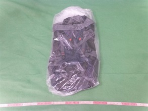 Hong Kong Customs today (November 7) seized about 2.3 kilograms of suspected cocaine with an estimated market value of about $2.1 million at Hong Kong International Airport. Photo shows the check-in rucksack used for concealing the batch of suspected cocaine.
