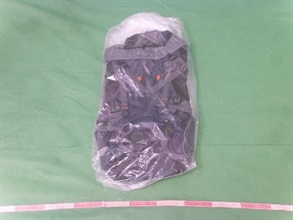 Hong Kong Customs today (November 7) seized about 2.3 kilograms of suspected cocaine with an estimated market value of about $2.1 million at Hong Kong International Airport. Photo shows the check-in rucksack used for concealing the batch of suspected cocaine.