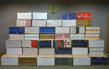 Hong Kong Customs yesterday (August 14) mounted an operation against illicit cigarette activities across the territory and seized about 1.4 million suspected illicit cigarettes and about 30 000 suspected illicit heat-not-burn products with an estimated market value of about $4 million and a duty potential of about $2.8 million. Photo shows the suspected illicit cigarettes seized at a logistics site in Kwai Chung.