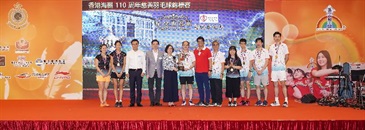 Hong Kong Customs today (September 7) held the Hong Kong Customs 110th Anniversary Charity Badminton Tournament at the Disciplined Services Sports and Recreation Club. Photo shows the Secretary for Security, Mr John Lee (fourth left); the Secretary for Food and Health, Professor Sophia Chan (fifth left); and the Commissioner of Customs and Excise, Mr Hermes Tang (third left), presenting prize to the champion of the Trophy Competition.