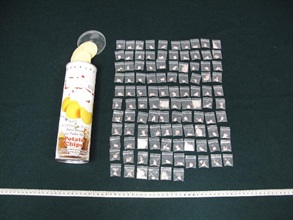 Hong Kong Customs yesterday (October 3) seized about 39 grams of suspected cocaine with an estimated market value of about $55,000 at the Hong Kong-Macau Ferry Terminal. Photo shows some of the seized suspected dangerous drugs wrapped in 106 small packages found inside a potato chip can.