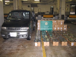 A private vehicle and a batch of smuggled goods seized by Hong Kong Customs during the operation.