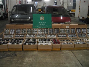 A light goods vehicle, a private vehicle and a batch of smuggled goods seized by Hong Kong Customs during the operation.