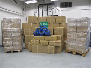 香港海關從三百九十七件進口空郵包裹內檢獲約3.5公噸懷疑恰特草。