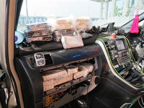 Customs found 71 latest-model brand new smartphones behind the glove compartment of the front passenger seat of the seven-seater private car in the suspected smuggling case.