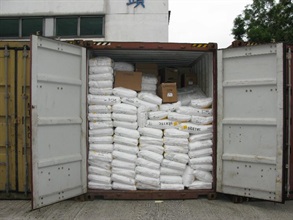 以「聚丙烯」遮掩走私货物。