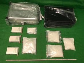 Hong Kong Customs yesterday (November 24) detected two cross-boundary drug trafficking cases through passenger and cargo channels at Hong Kong International Airport and seized a total of about 42.1 kilograms of suspected methamphetamine, ketamine and cocaine, with an estimated market value of over $30 million. Photo shows the suspected ketamine and cocaine seized.