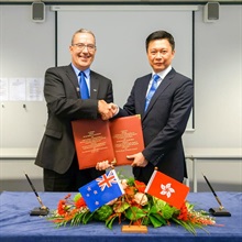The Assistant Commissioner of Customs and Excise (Excise and Strategic Support), Mr Jimmy Tam (right), and the Group Manager of Policy, Legal and Governance of the New Zealand Customs Service, Mr Michael Papesch (left), signed the Authorized Economic Operator Mutual Recognition Arrangement Action Plan on December 14 (Brussels time) in Brussels, Belgium.