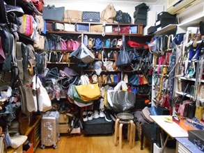 Hong Kong Customs yesterday (December 4) conducted a special operation against the sale of counterfeit goods in upstairs showrooms. About 1 700 items of suspected counterfeit goods, including handbags, belts, watches and shoes, with an estimated market value of about $2 million were seized. Photo shows some of the suspected counterfeit goods seized in an upstairs showroom in Causeway Bay.